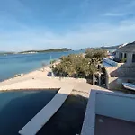 On The Sea 게스트하우스 4*