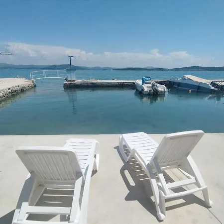 On The Sea Penzion Betina (Sibenik-Knin)